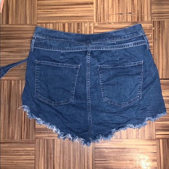 🔥 EXPRESS HIGH WAISTED BELTED SHORTS 🔥 - Picture 3 of 3